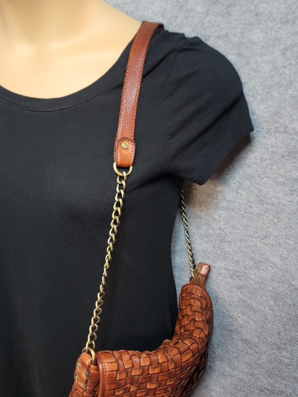 Marta Ponti Woven Leather Shoulder Bag in Chestnut Brown - Picture 3 of 11